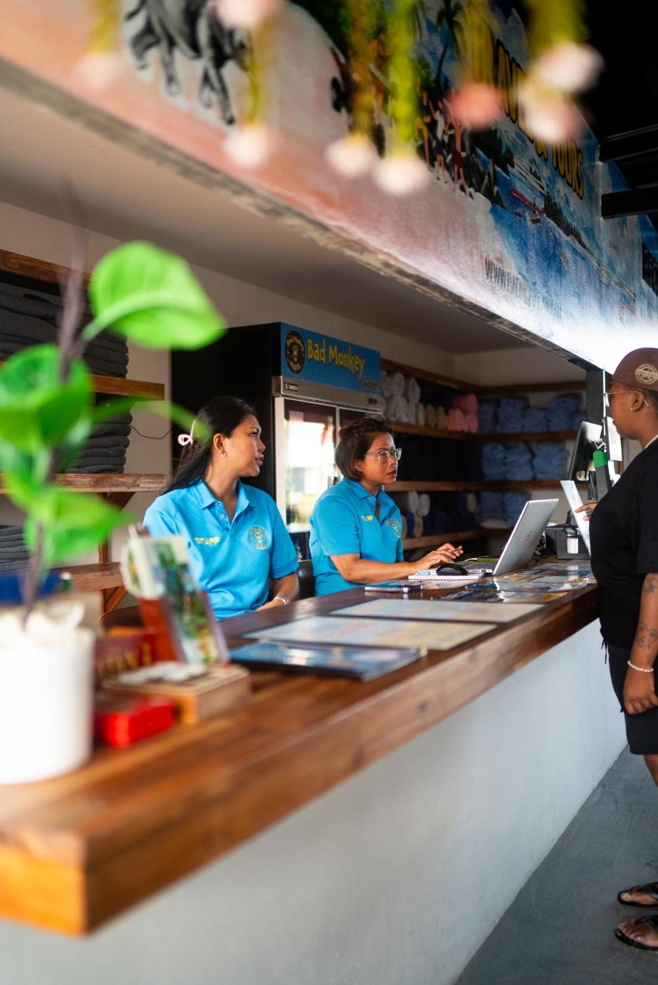 Bad Monkey Samui Hostel Chaweng  Bagian luar foto